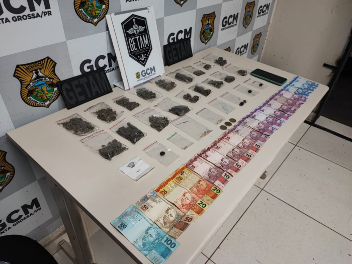 MOTOCICLISTA EM ALTA VELOCIDADE É ABORDADO E PRESO COM ARSENAL DE DROGAS