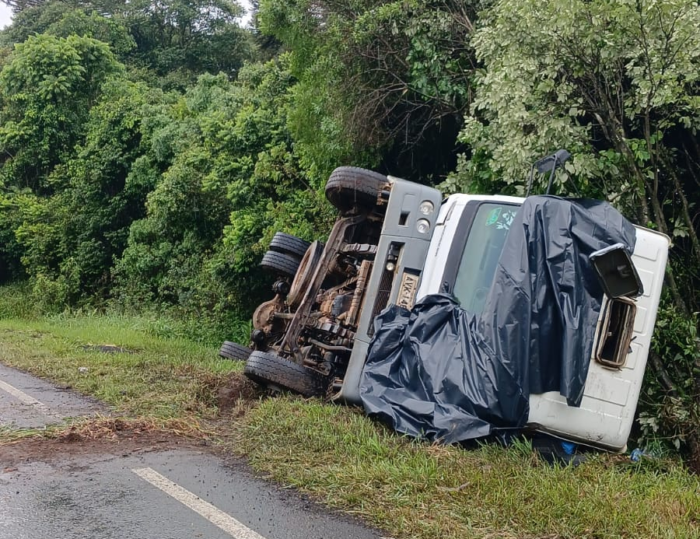 CAMINHONEIRO PERDE A VIDA EM GRAVE ACIDENTE NA PR-151