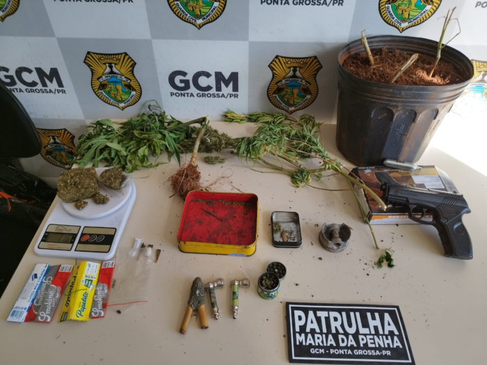 MÃE DENUNCIA VIOLÊNCIA DOMÉSTICA E POLÍCIA ENCONTRA DROGAS