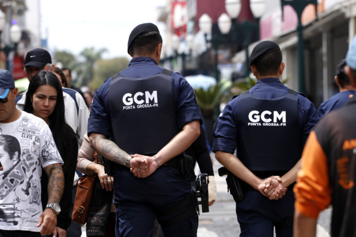 HOMEM É PRESO APÓS FURTAR BONÉS EM LOJA DE PONTA GROSSA