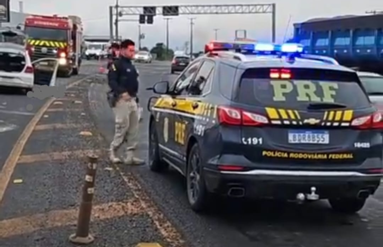 COLISÃO ENTRE CARRO DE PREFEITURA E CAMINHÃO DEIXA DUAS PESSOA MORTAS E FERIDOS NA SOUSA NAVES