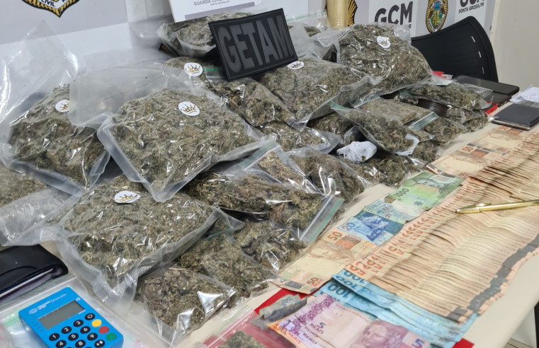 GCM PRENDE DOIS HOMENS COM CINCO QUILOS DE DROGAS APÓS PERSEGUIÇÃO