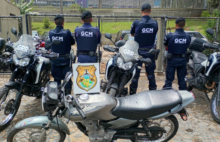 MOTOCICLETA ROUBADA É ENCONTRADA E SUSPEITO É PRESO