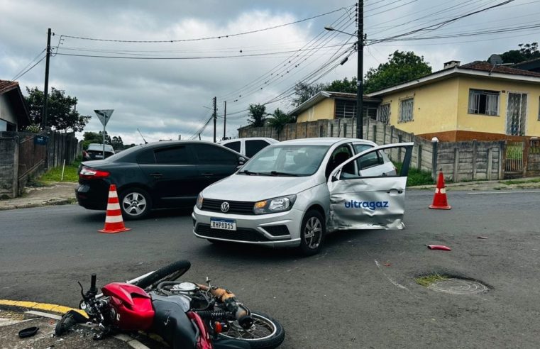 ACIDENTE ENTRE CARRO E MOTO DEIXA MOTOCICLISTA FERIDO EM PONTA GROSSA