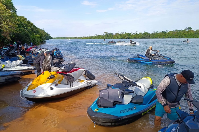EXPEDIÇÃO DE JETSKIS PERCORRE 418 KM PELO RIO PARANÁ RUMO A FOZ DO IGUAÇU