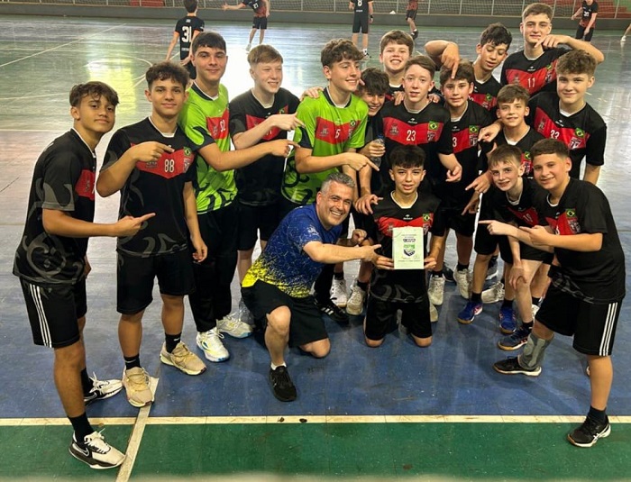 MARISTA PIO XII/LHCG/SMESP PEGA MANDAGUAÇU NAS QUARTAS-DE-FINAIS DO SUB-14
