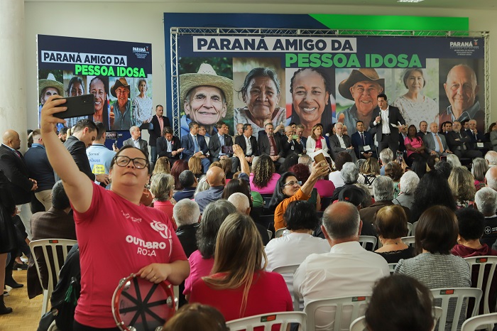 GOVERNADOR CRIA O PROGRAMA PARANÁ AMIGO DA PESSOA IDOSA