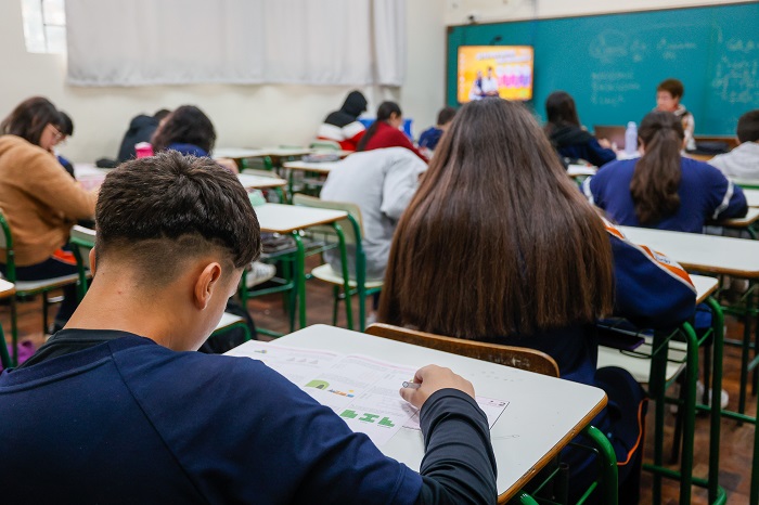 PARCEIRO DA ESCOLA TEM 75% DE APROVAÇÃO DOS PARANAENSES