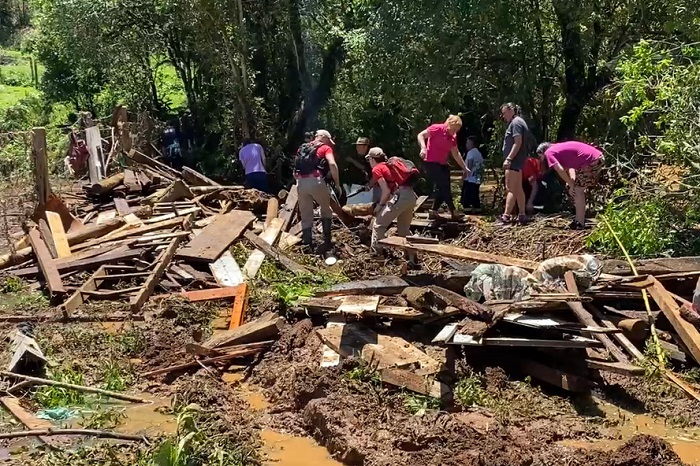 BOMBEIROS LOCALIZAM O CORPO DE MENINA EM GENERAL CARNEIRO
