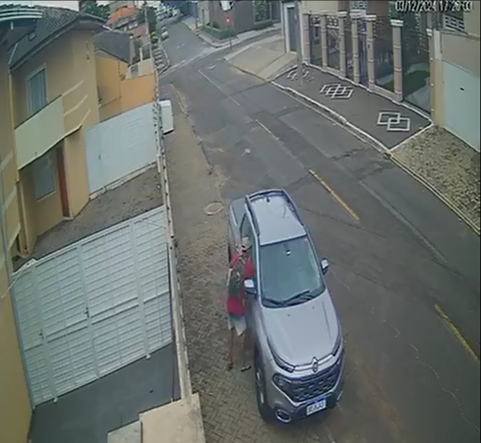 FURTO NO BAIRRO ÓRFÃS: SUSPEITO QUEBRA VIDRO DE CARRO E LEVA BOLSA COM DOCUMENTOS E DINHEIRO