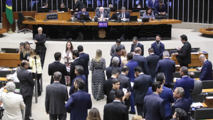 CÂMARA APROVA CADASTRO PÚBLICO E CASTRAÇÃO QUÍMICA PARA PEDÓFILOS
