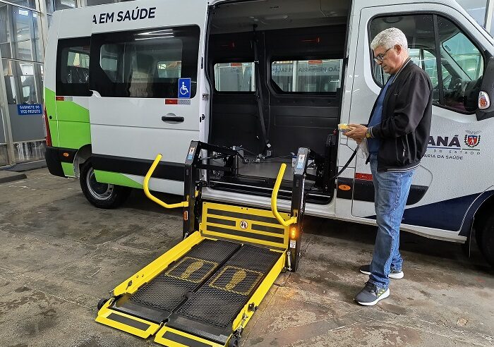 PREFEITURA ADQUIRE VAN ADAPTADA PARA O TRANSPORTE DE CADEIRANTES