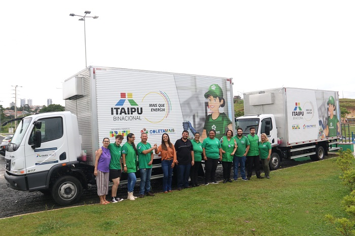 CAMINHÕES DA ITAIPU BINACIONAL REFORÇAM A COLETA SELETIVA EM PONTA GROSSA