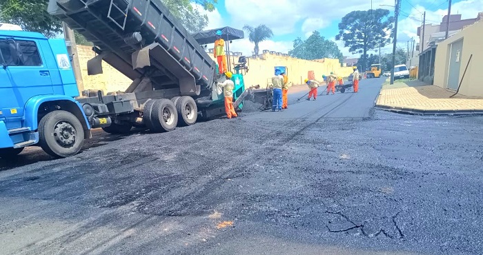 RUAS DA VILA FERROVIÁRIA RECEBEM 2,5 QUILÔMETROS DE RECAPEAMENTO ASFÁLTICO