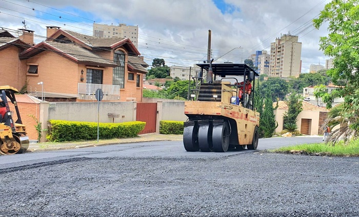 RECUPERAÇÃO DE RUAS CRIAM ALTERNATIVAS DE TRÁFEGO NO JARDIM CARVALHO