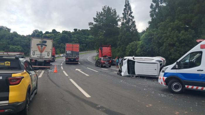 ENGAVETAMENTO NA PR-151 DEIXA UMA PESSOA FERIDA