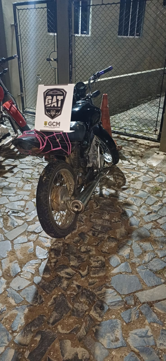 TRINTA MOTOCICLISTAS PROVOCAM CAOS NO TRÂNSITO E UM É PRESO