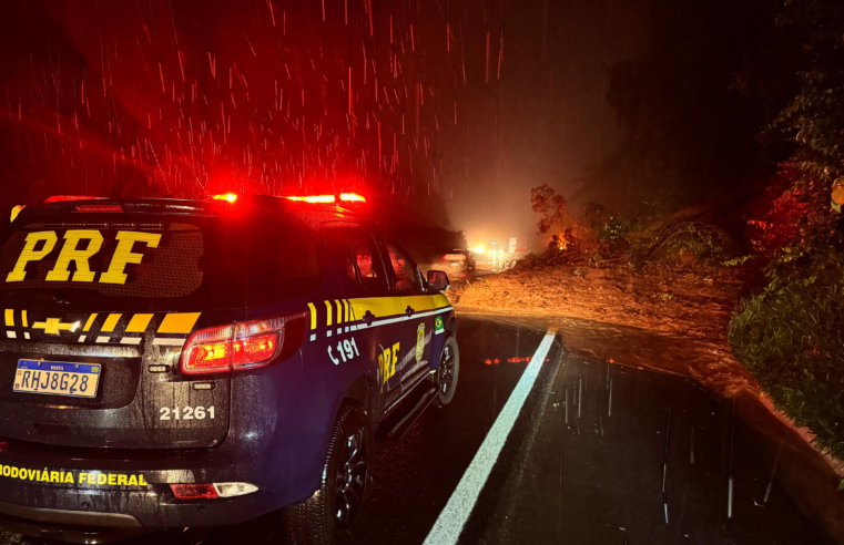 RISCO DE DESLIZAMENTO: COMO MEDIDA DE SEGURANÇA, A POLÍCIA RODOVIÁRIA FEDERAL INTERDITA BR-277 NA SERRA DA ESPERANÇA EM GUARAPUAVA/PR