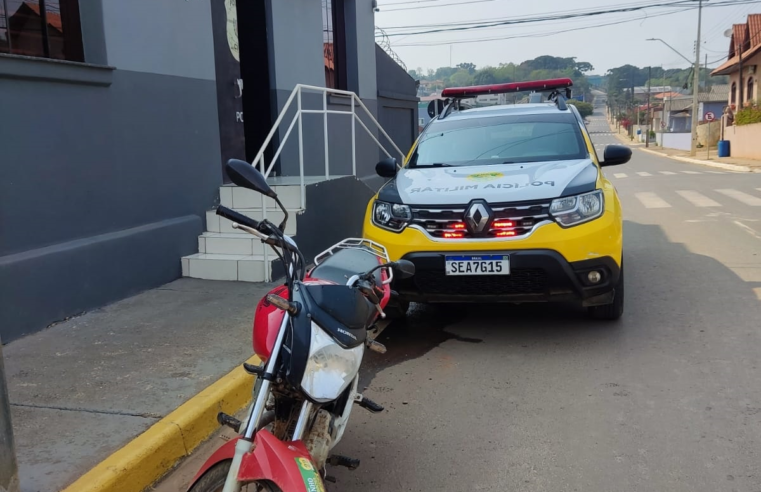 MOTOCICLETA COM PLACA ADULTERADA É APREENDIDA EM IPIRANGA