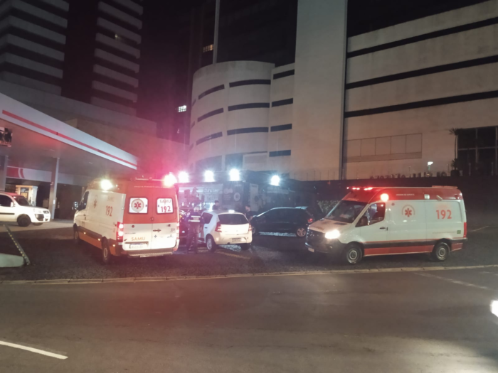 COLISÃO EM ROTATÓRIA DEIXA TRÊS FERIDOS