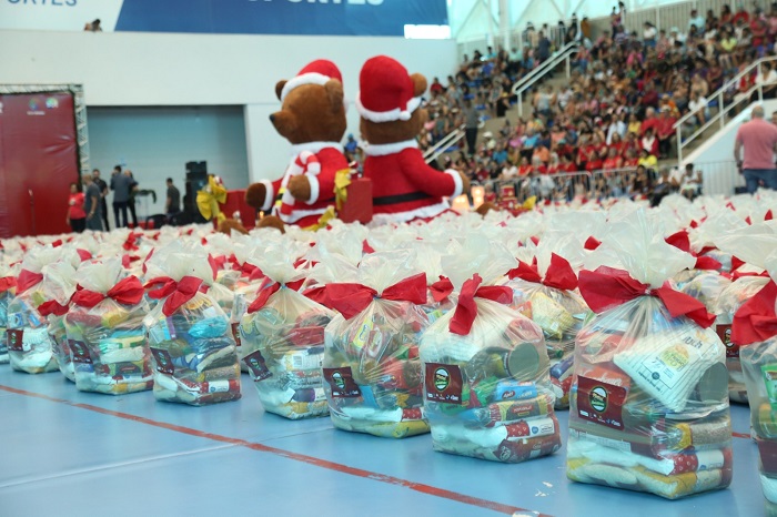 1.500 FAMÍLIAS RECEBEM CESTAS DA CAMPANHA ‘NATAL SOLIDÁRIO’