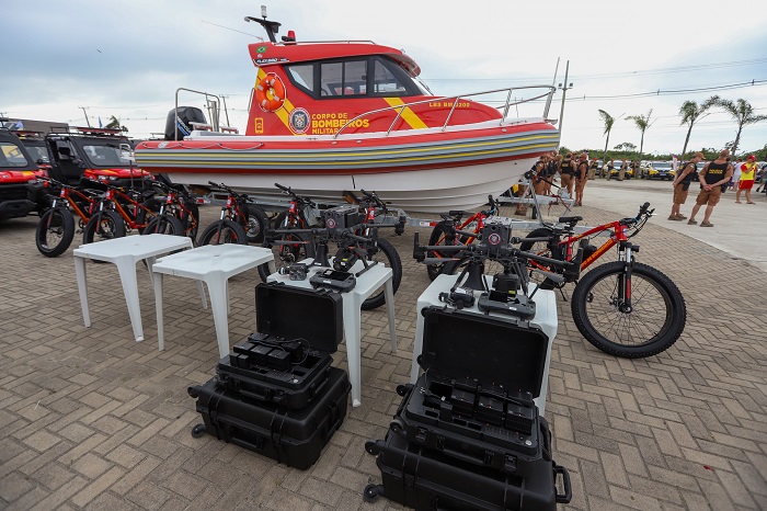 EQUIPAMENTOS MODERNOS AUXILIAM BOMBEIROS NO RESGATE A VÍTIMAS DE AFOGAMENTO