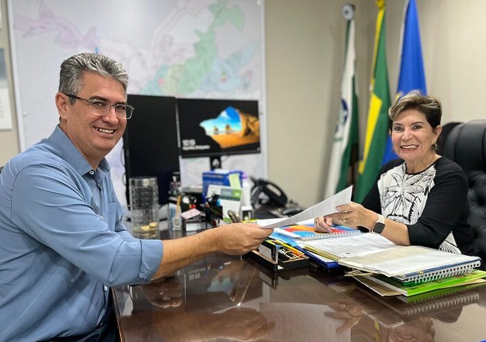 JULIO KULLER CONVIDA A PREFEITA PARA A PRIMEIRA SESSÃO DE 2025 DA CÂMARA