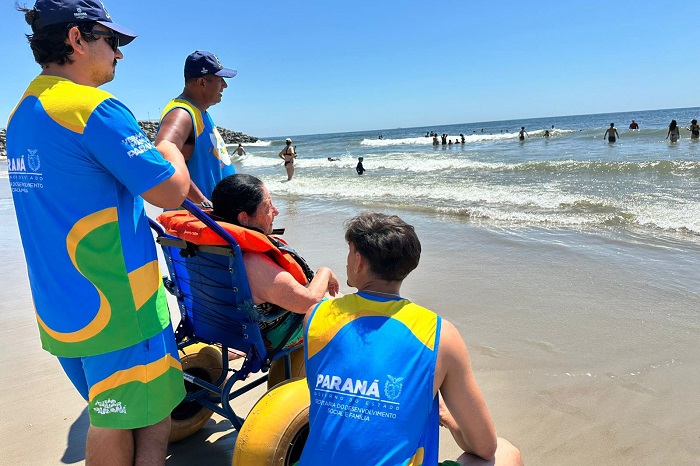 CADEIRAS ANFÍBIAS JÁ FORAM UTILIZADAS POR MAIS DE 300 PESSOAS NO LITORAL DO PARANÁ