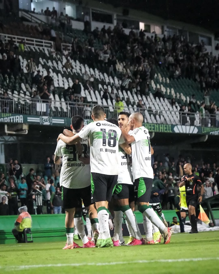 CORITIBA APLICA GOLEADA NO ANDRAUS E ENTRA NA DISPUTA PELO G4 DO ESTADUAL