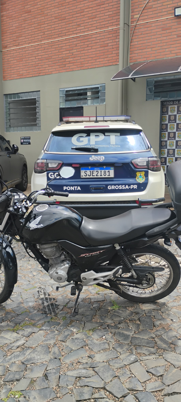 POLÍCIA APREENDE MOTO COM NUMERAÇÃO ADULTERADA E PRENDE SUSPEITO