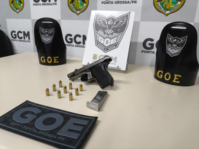 HOMEM É PRESO COM ARMA DE FOGO E MUNIÇÕES