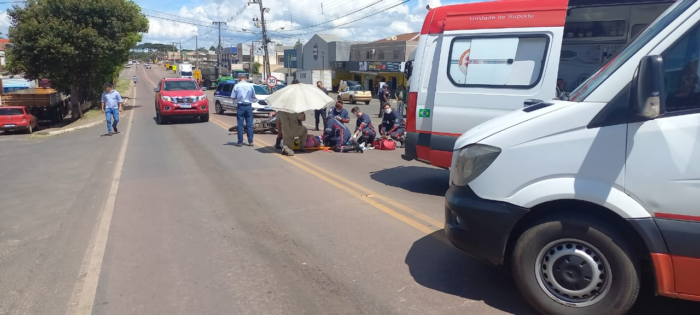 COLISÃO ENTRE CARRO E MOTO DEIXA MOTOCICLISTA FERIDA