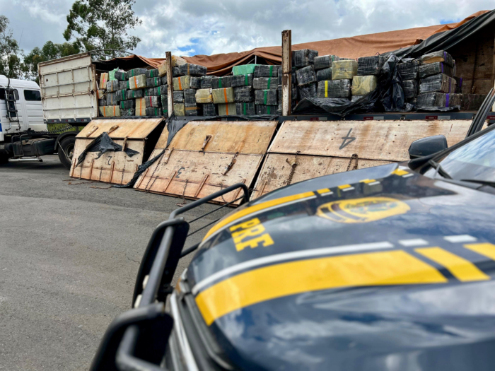 POLÍCIA RODOVIÁRIA FEDERAL APREENDE QUASE 4,5 TONELADAS DE MACONHA