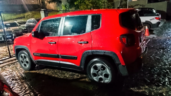 JEEP RENEGADE CLONADO É RECUPERADO EM PONTA GROSSA; CONDUTOR PRESO