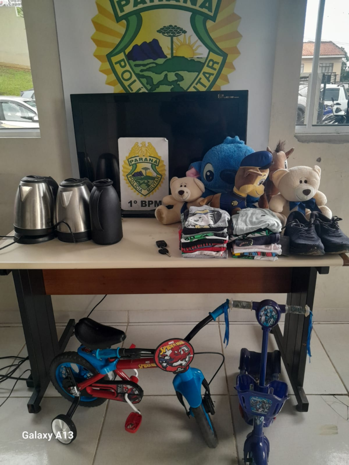 LADRÃO É PRESO EM FLAGRANTE COM PRODUTOS DE FURTO