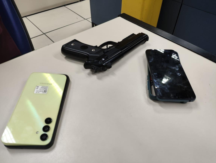CASAL É FLAGRADO ROUBANDO CELULAR