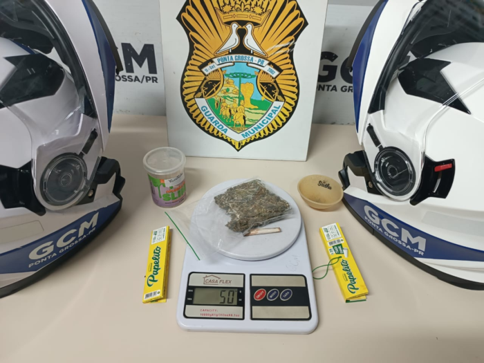GUARDA MUNICIPAL APREENDE DROGAS E PRENDE HOMEM SEM HABILITAÇÃO