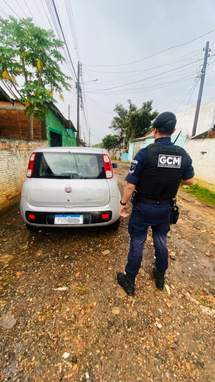 FUGA, ABANDONO E RECUPERAÇÃO: VEÍCULO COM ALERTA DE FURTO/ROUBO É ENCONTRADO