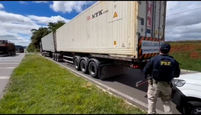 PRF REALIZA OPERAÇÃO COM FOCO NO DESCANSO DOS MOTORISTAS PROFISSIONAIS