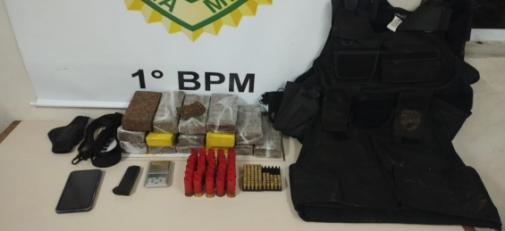 VIOLÊNCIA DOMÉSTICA : HOMEM AGRIDE COMPANHEIRA E É PRESO COM GRANDE QUANTIDADE DE DROGAS E MUNIÇÕES