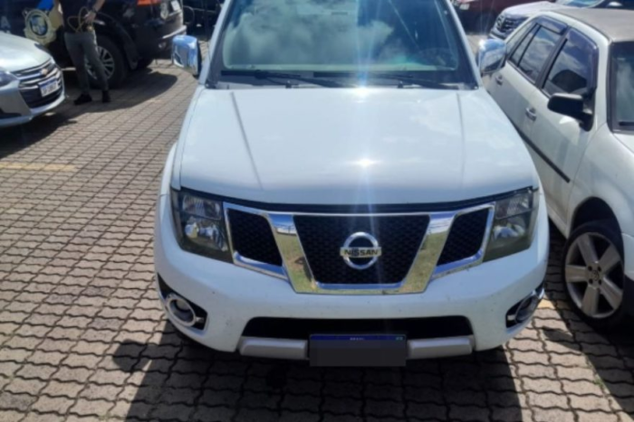 POLÍCIA RECUPERA NISSAN FRONTIER FURTADA E PRENDE SUSPEITO