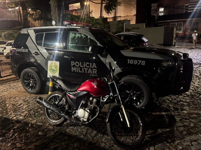 MENOR DE 16 ANOS É APREENDIDO COM MOTOCICLETA FURTADA