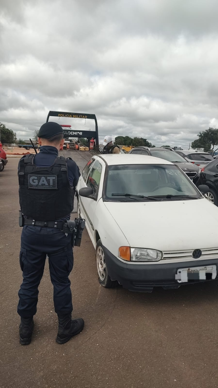 VEÍCULO FURTADO É RECUPERADO NO ESTACIONAMENTO DO HOSPITAL REGIONAL