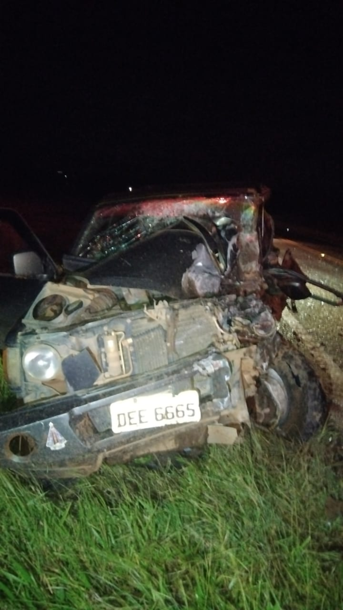 COLISÃO FRONTAL NA PR-090 DEIXA TRÊS FERIDOS GRAVES