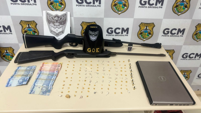 115 PEDRAS DE CRACK, ESPINGARDAS E NOTEBOOK APREENDIDOS EM OPERAÇÃO DA GCM