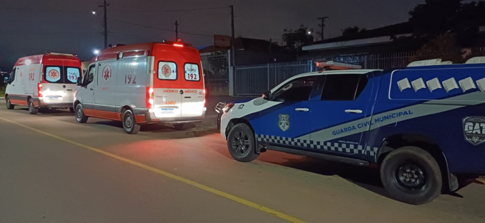 HOMEM É BALEADO EM UVARANAS APÓS SER SURPREENDIDO POR TRIO EM FRENTE À SUA CASA