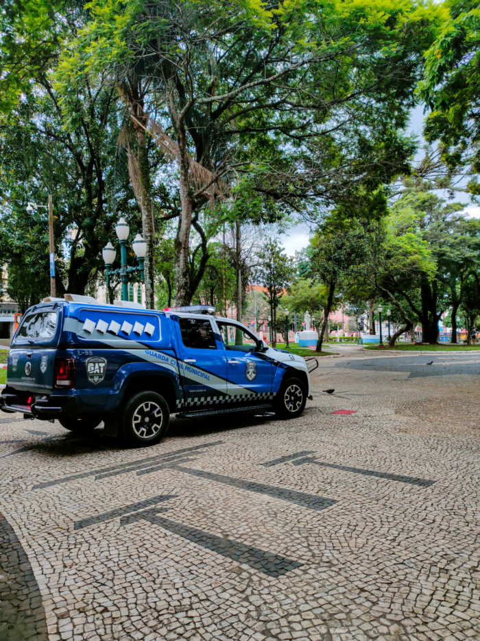 MULHER GRÁVIDA E FILHA DE 3 ANOS SÃO AGREDIDAS POR IRMÃ