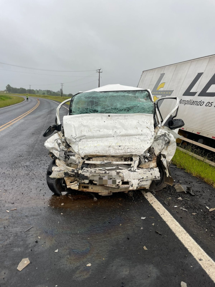 ACIDENTE FATAL ENVOLVENDO CAMINHÃO E CARRO DE PASSEIO