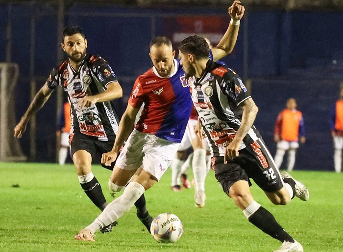 COM GOL DE BOSCHILIA O “FANTASMA” ARRANCA O EMPATE DIANTE DO PARANÁ