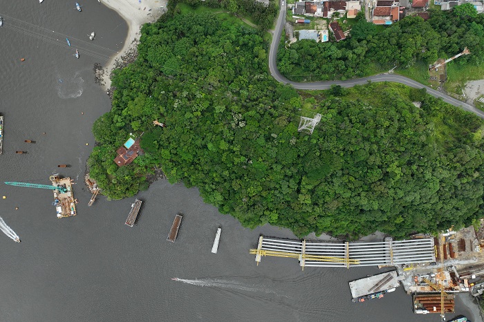 PONTE DE GUARATUBA TOMA FORMA COM A INSTALAÇÃO DE LONGARINAS